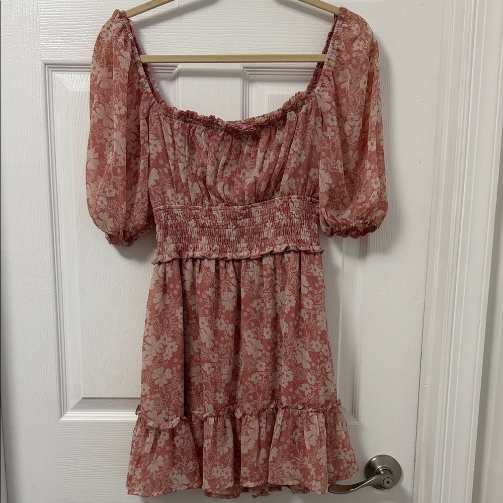mi ami for francesca’s Blush and Cream Floral Smocked Mini Dress - size Medium